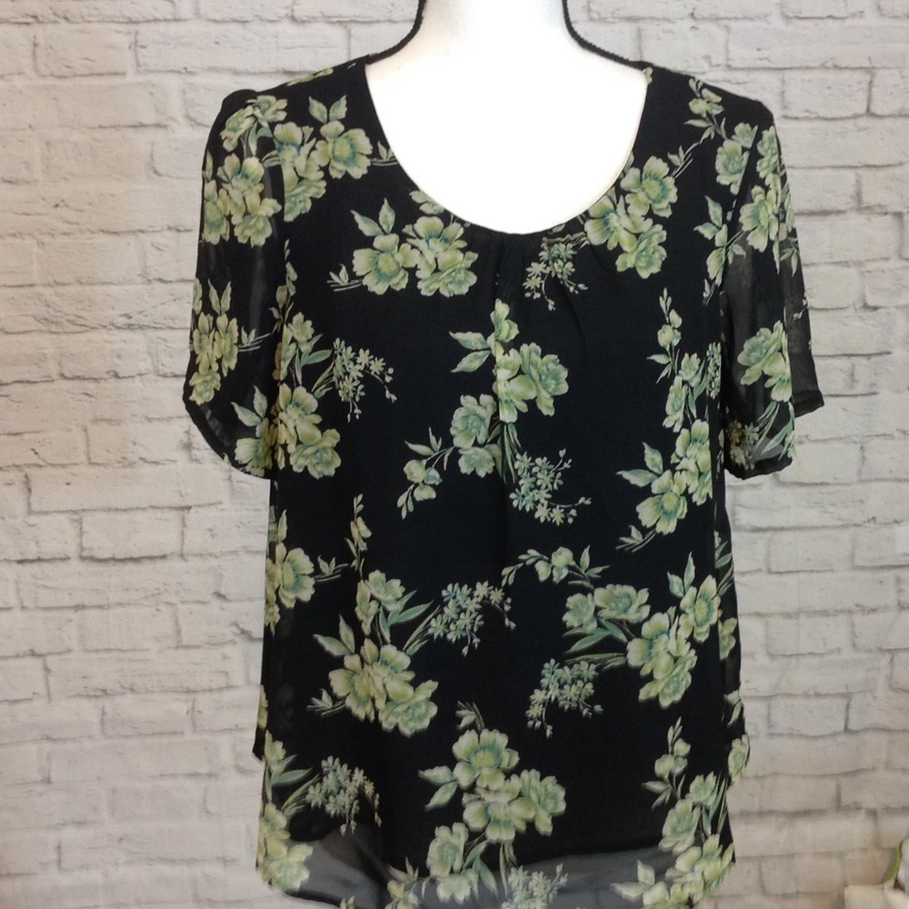 🍁 Forever 21 Black Floral Blouse Size Medium